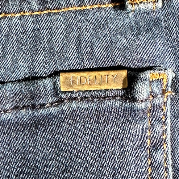 Fidelity Denim Sola Petite Jeans. Size 29. - Picture 3 of 5